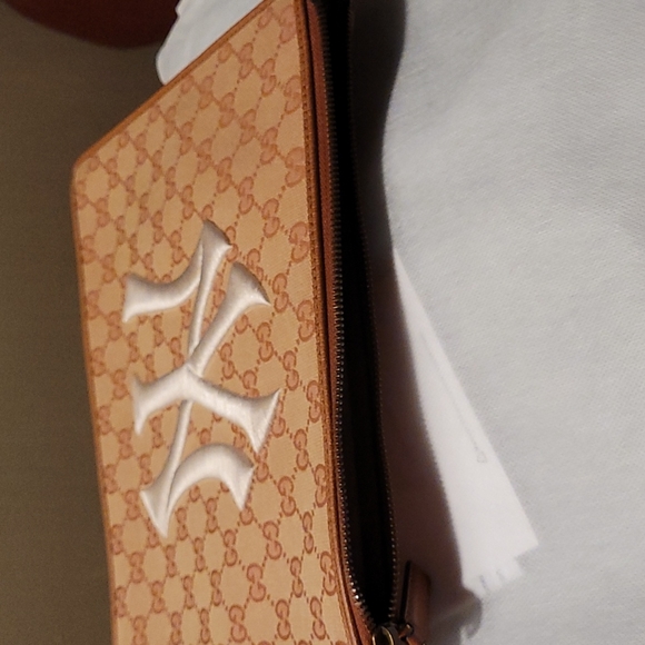 Gucci NY wristlet - Picture 3 of 5
